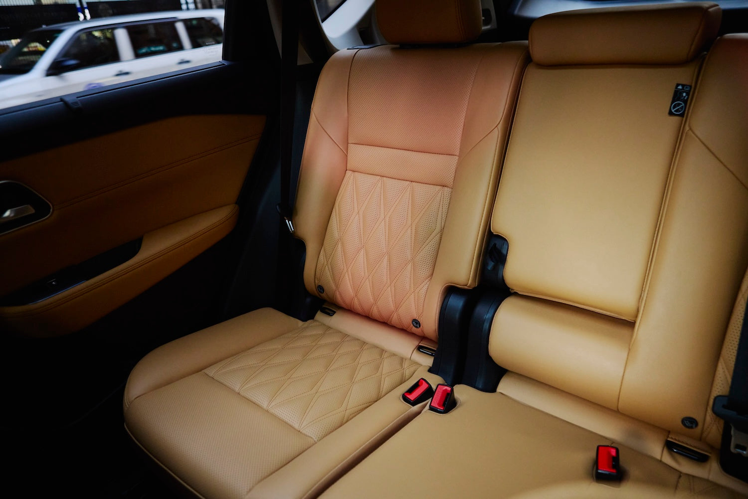 Nappa leather (antibacterial) is available as a manufacturer's option.