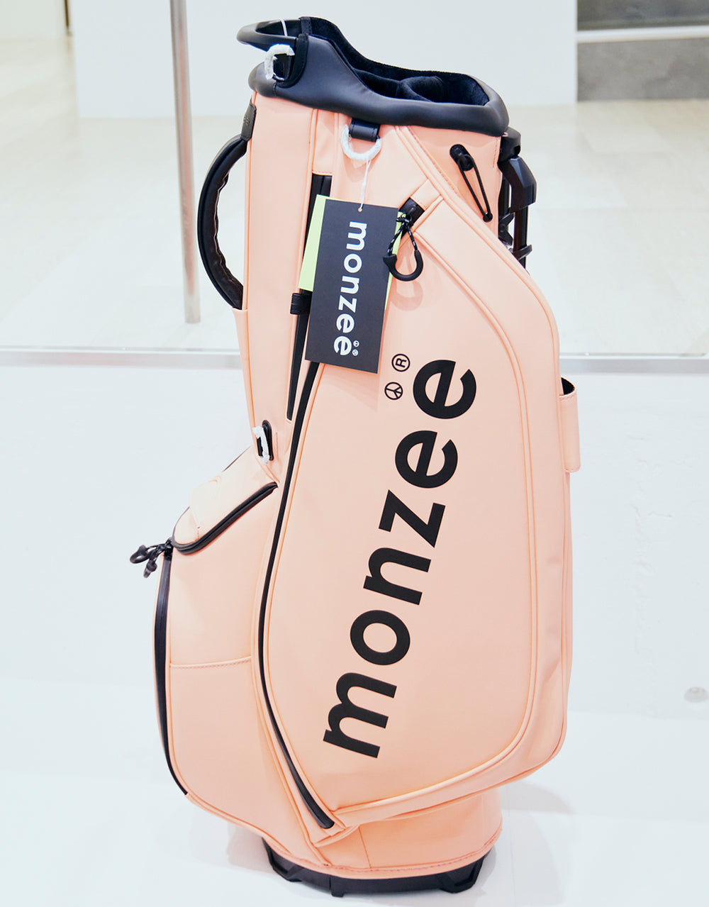 〈モンジー〉のキャディバッグ