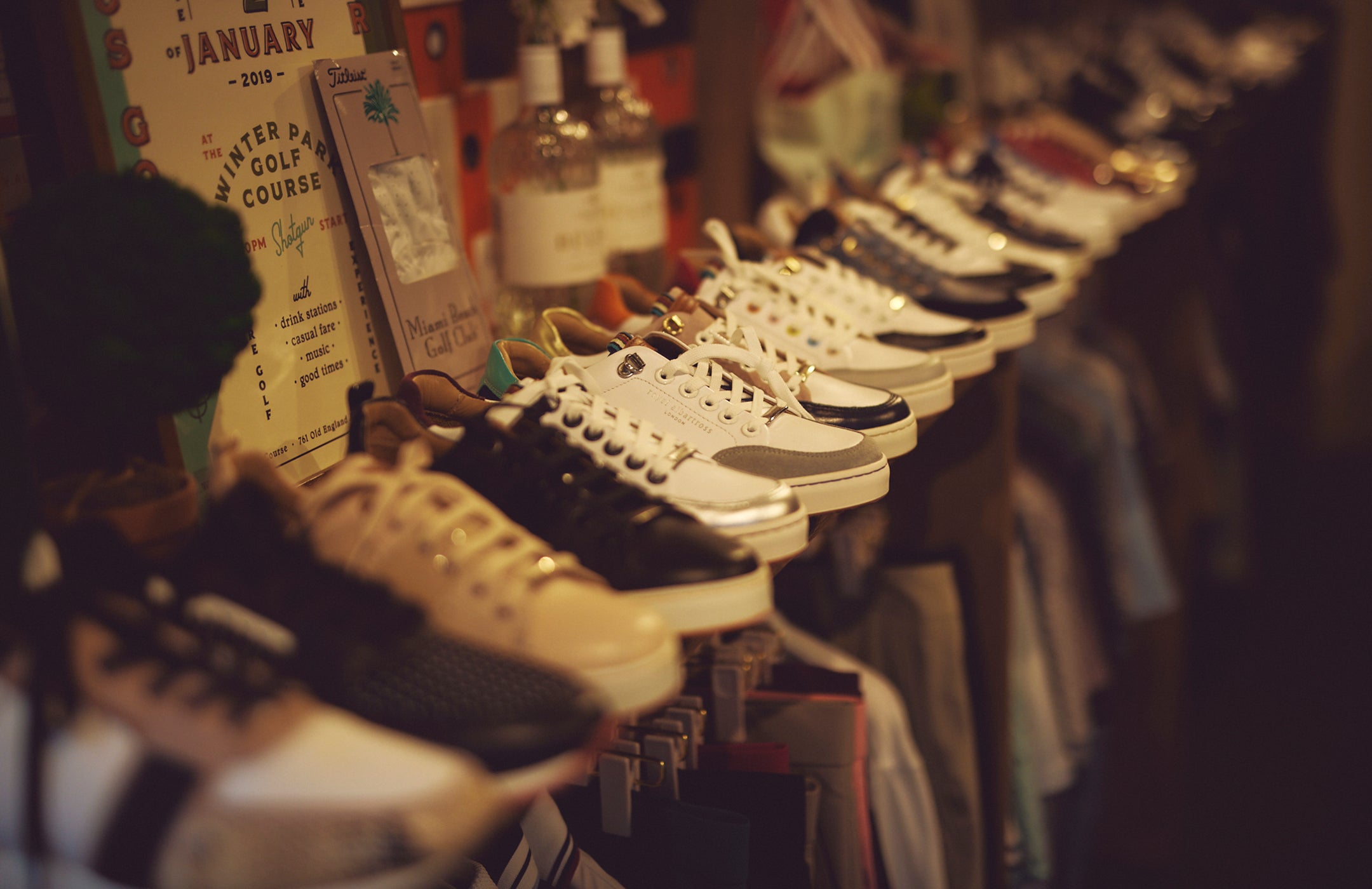 シューズはさまざまなバリエーションを用意。カラーリングや素材で、自分らしい一足を見つけたい。