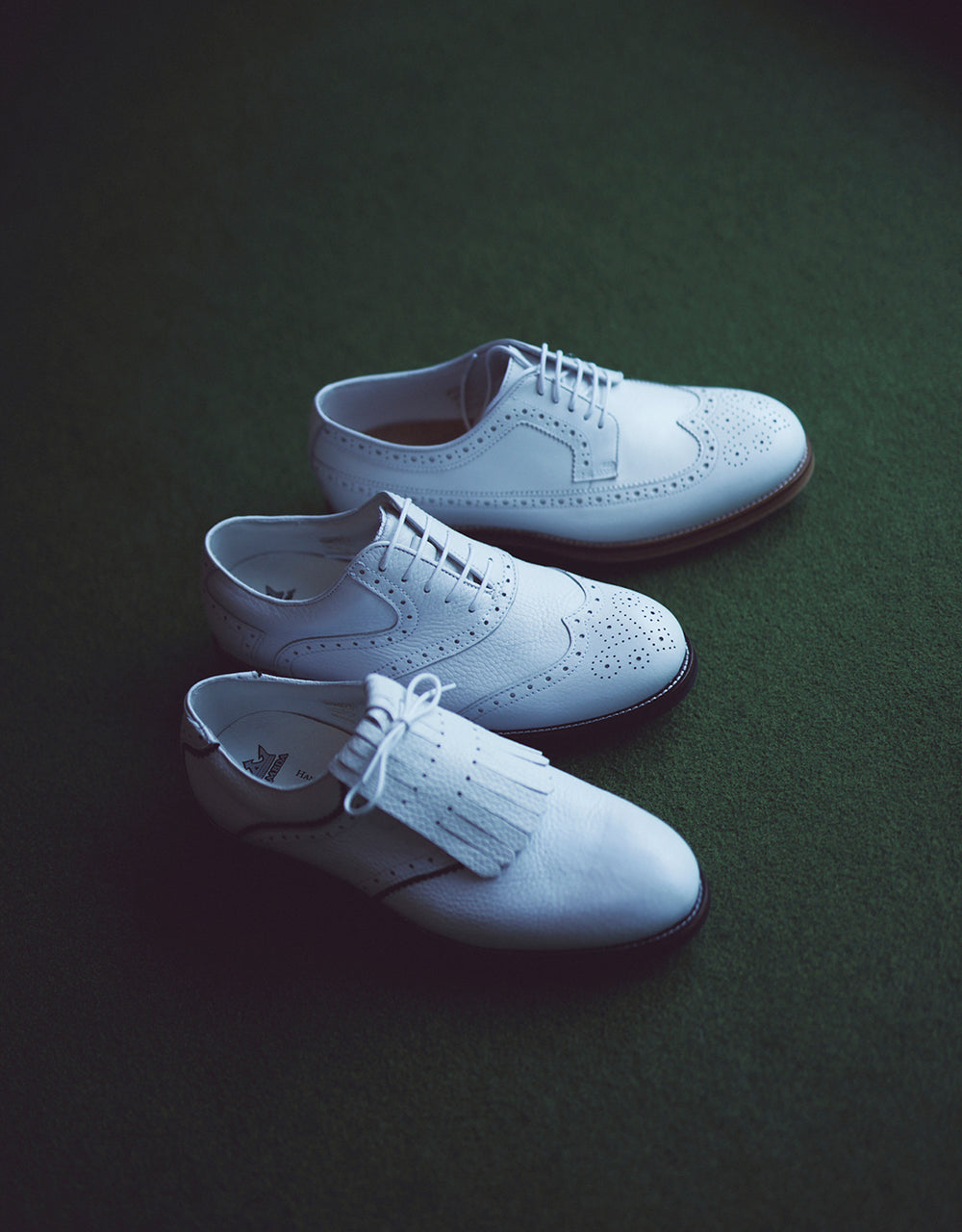 〈ラムダ〉のゴルフシューズ