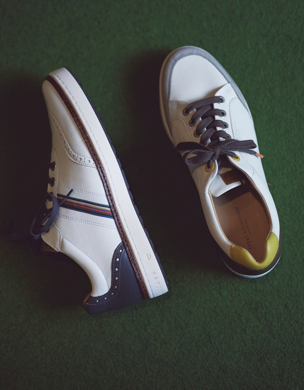 〈ロイヤルアルバトロス〉のゴルフシューズ