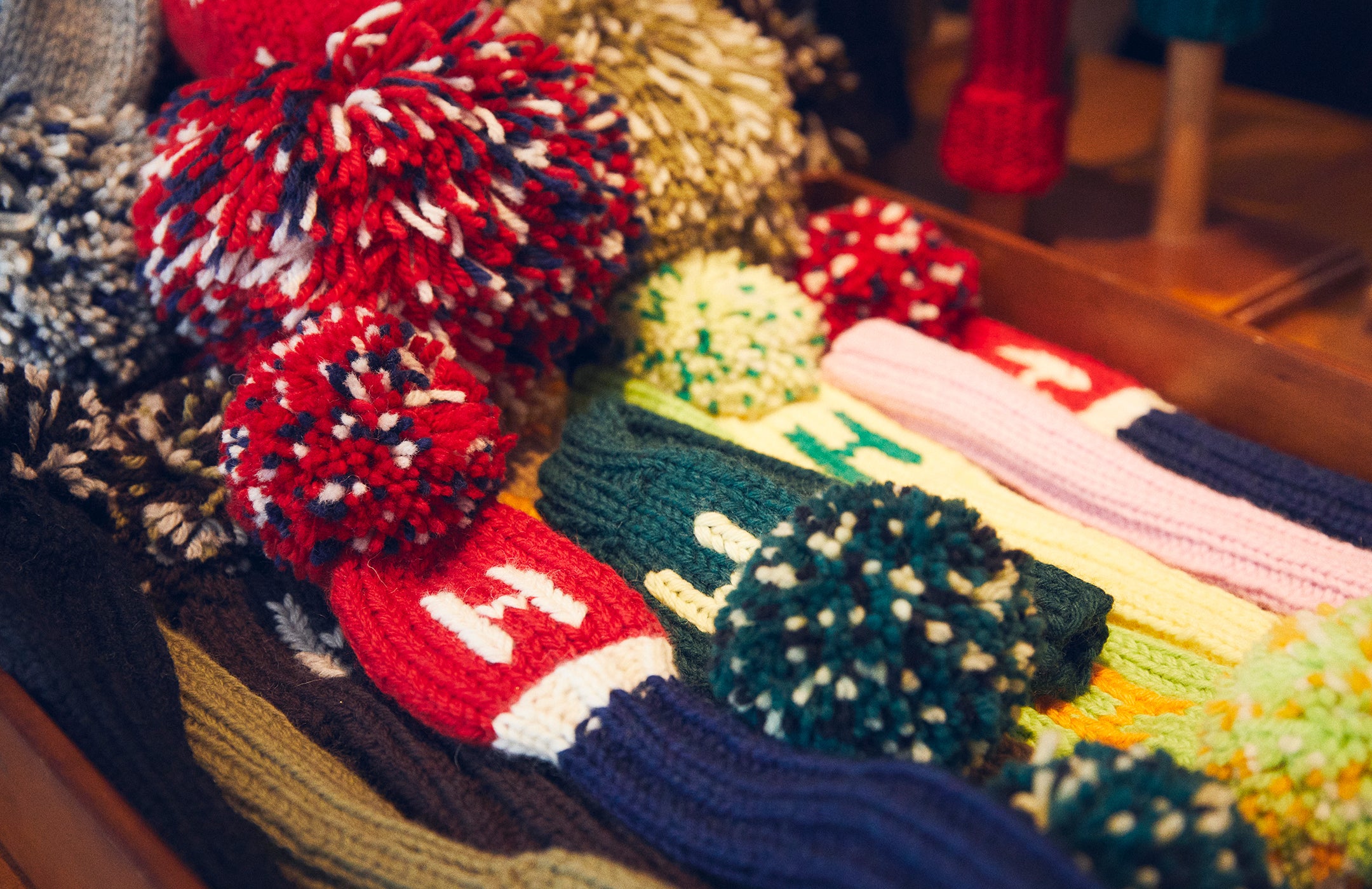 〈ジャンクレイグ〉に別注したヘッドカバーは、さまざまなカラーリングで展開されている。