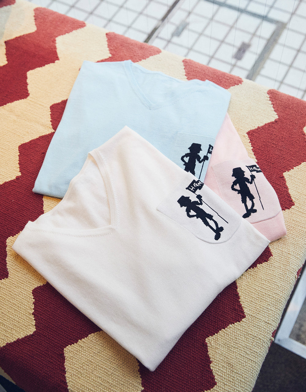 〈ホリーズオリジナル〉のニット