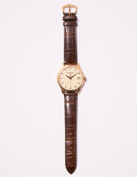 The chocolate brown strap is made of alligator leather.